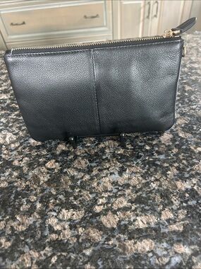 MIGHTY PURSE GENUINE PEBBLED LEATHER PHONE CHARGING WRISTLET BY HBUTLER NWT